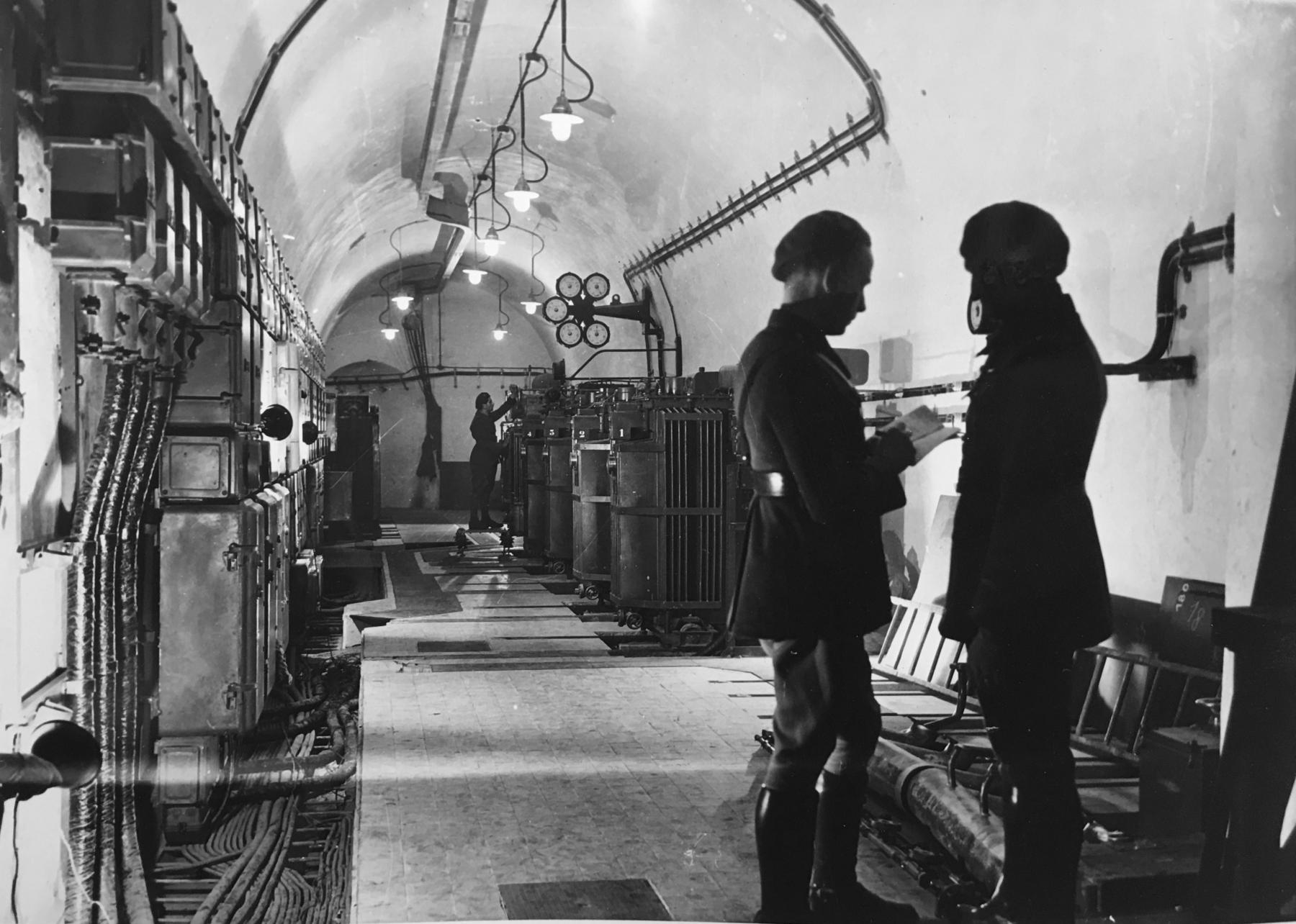 Ligne Maginot - HACKENBERG - A19 - (Ouvrage d'artillerie) - Usine électrique
Le tableau général basse tension et le poste de transformation MT dans le prolongement - Inconnu