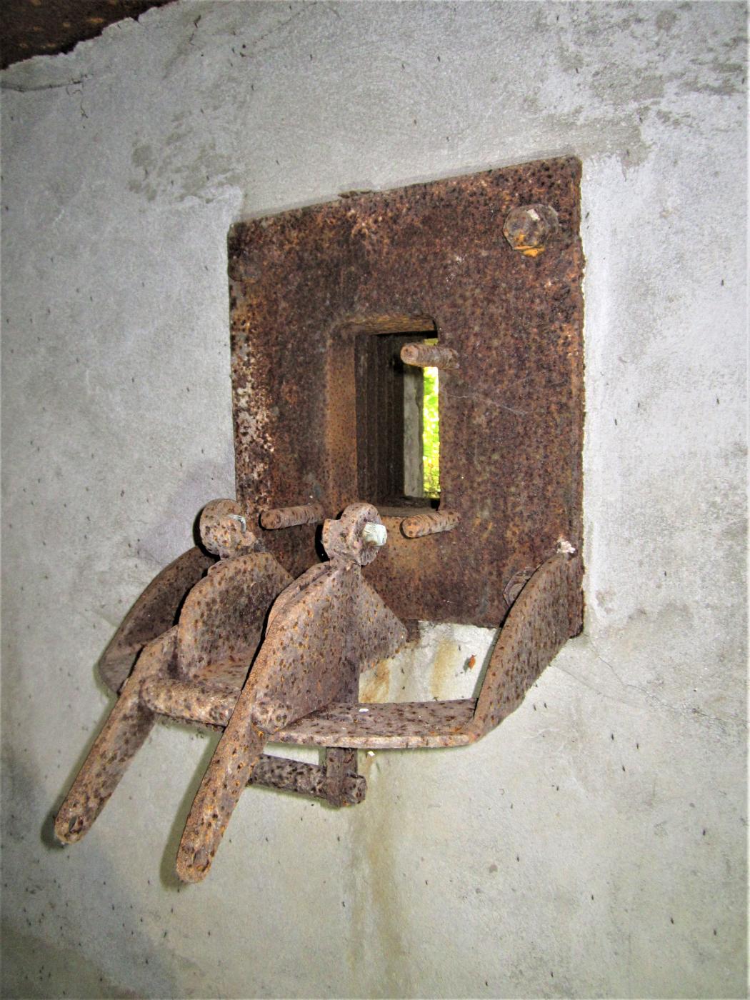 Ligne Maginot - M113N - LA BARRIERE 2 - (Blockhaus pour arme infanterie) - Support pour mitrailleuse de plaque d'embrasure type N monté sur la trémie 1939/1940