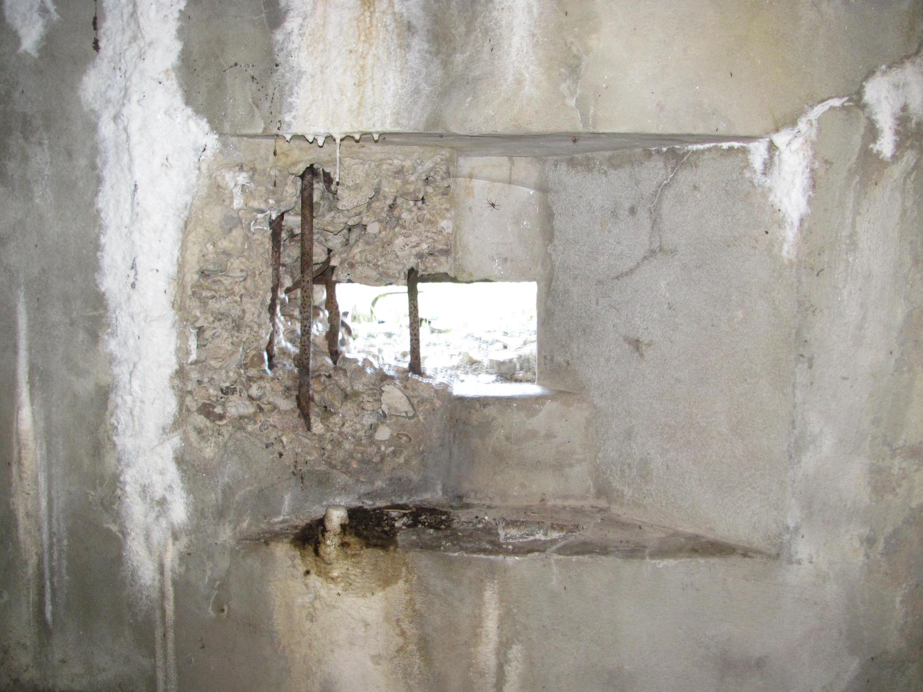 Ligne Maginot - M113N - LA BARRIERE 2 - (Blockhaus pour arme infanterie) - Créneau FM