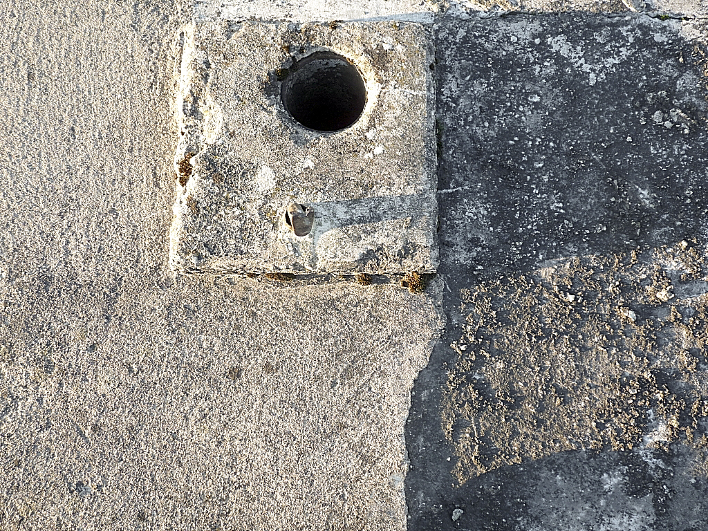 Ligne Maginot - AB28 - (Blockhaus pour canon) - L'orifice périscopique - Sylvie Laure LAMBERT