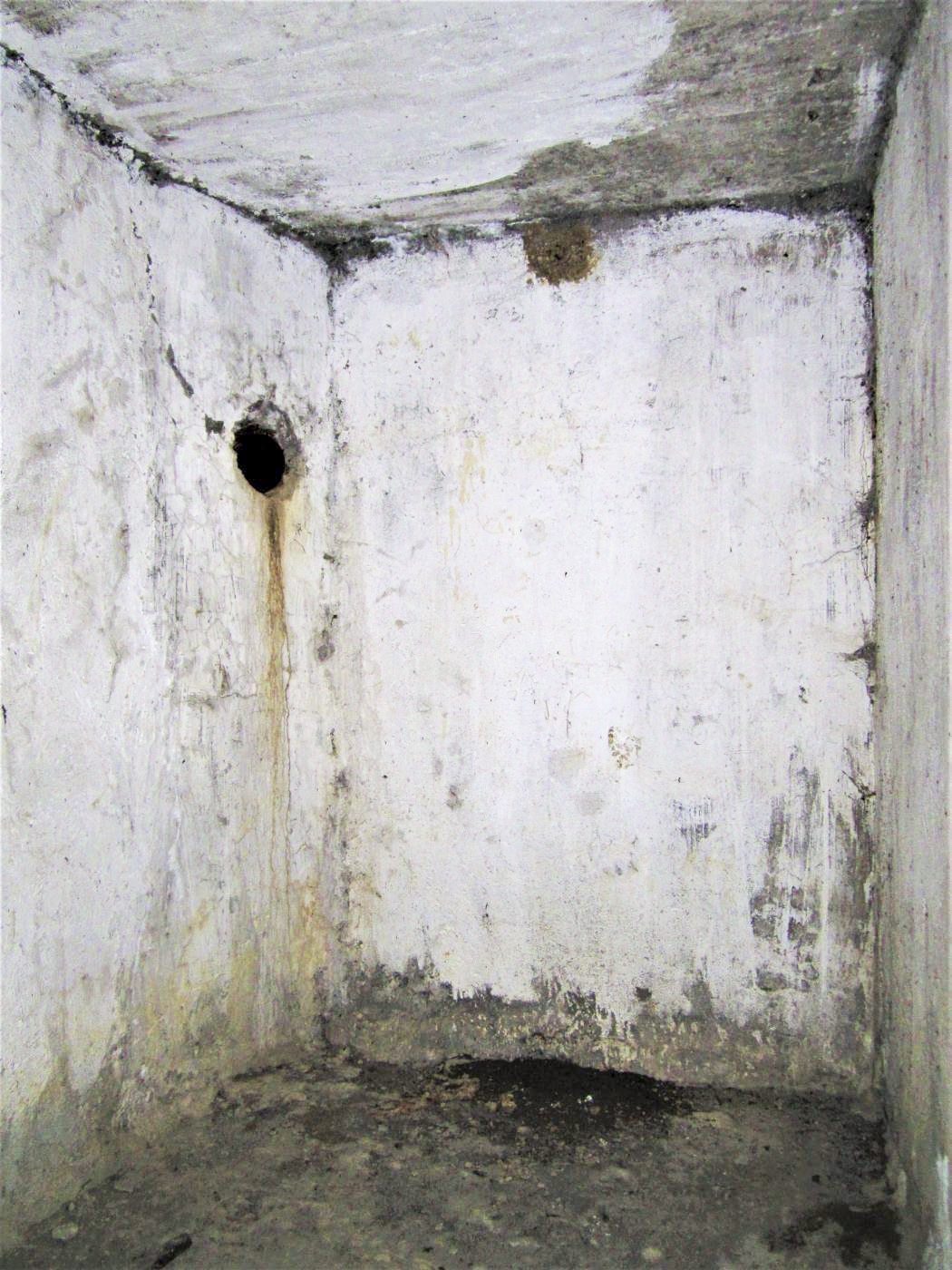 Ligne Maginot - AB28 - (Blockhaus pour canon) - Local ventilateur et munitions de 47