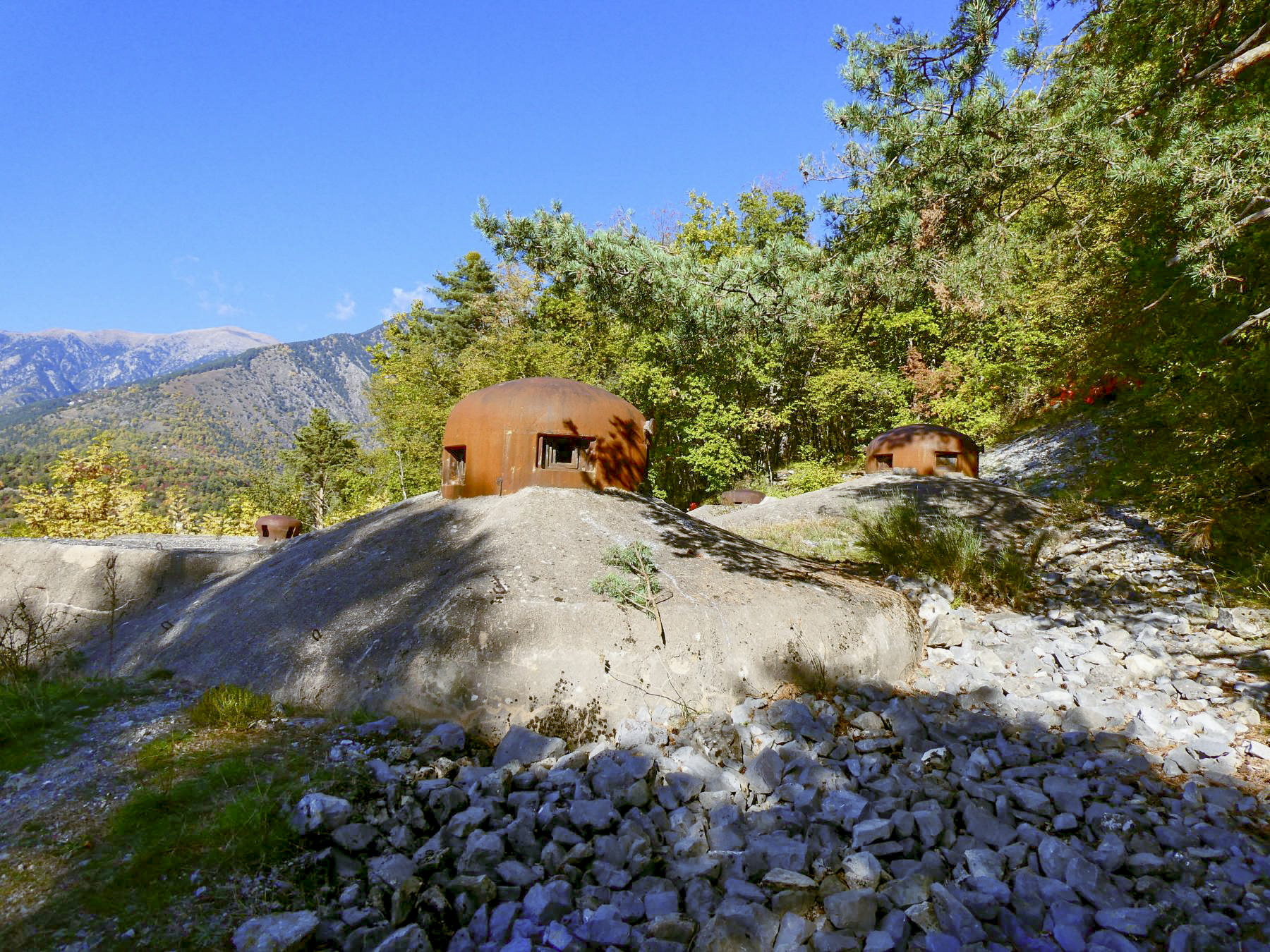 Ligne Maginot - FLAUT - (Ouvrage d'artillerie) - Bloc 3
Les deux cloches GFM décalées - Daniel ELLENA - Philippe CUNY