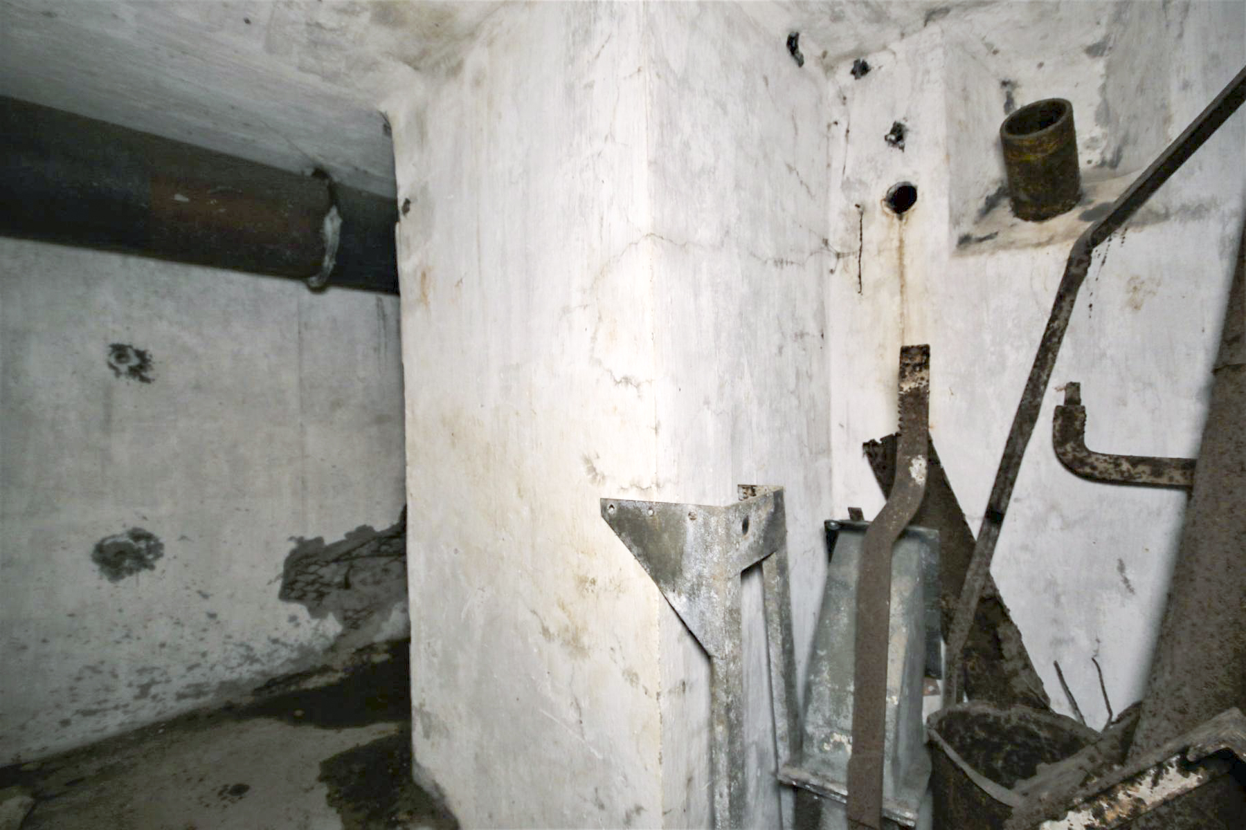 Ligne Maginot - BAMBIDERSTROFF SUD - C71 - (Casemate d'infanterie) - Sas de l'entrée droite et goulotte à grenades