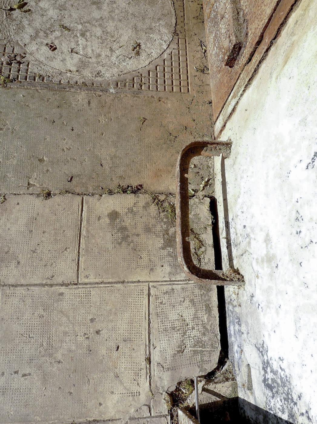 Ligne Maginot - TETING - A38 - (Ouvrage d'infanterie) - Bloc 1
Grattoir chaussures....