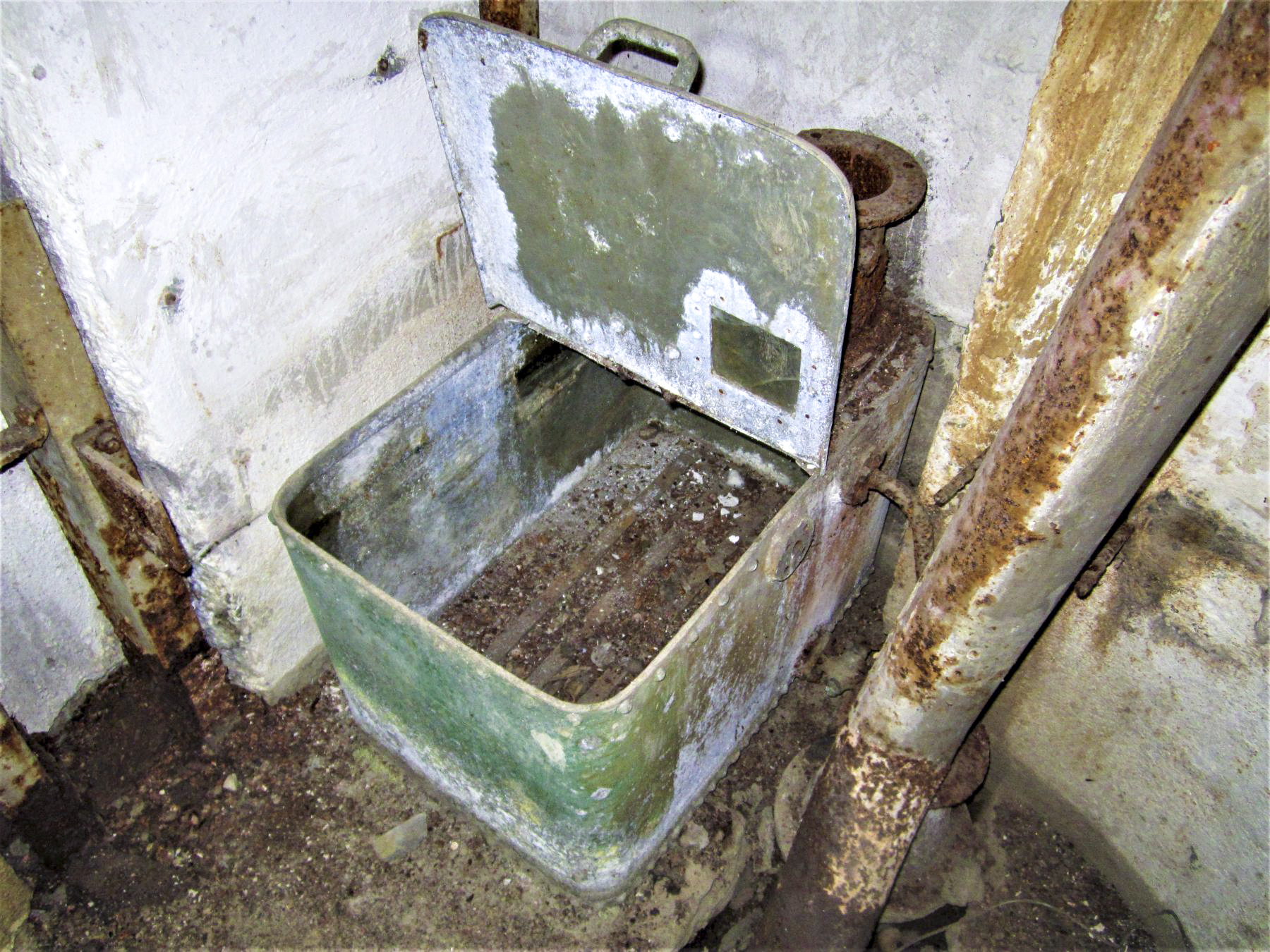 Ligne Maginot - BAMBIDERSTROFF SUD - C71 - (Casemate d'infanterie) - Caisson de récupération des douilles