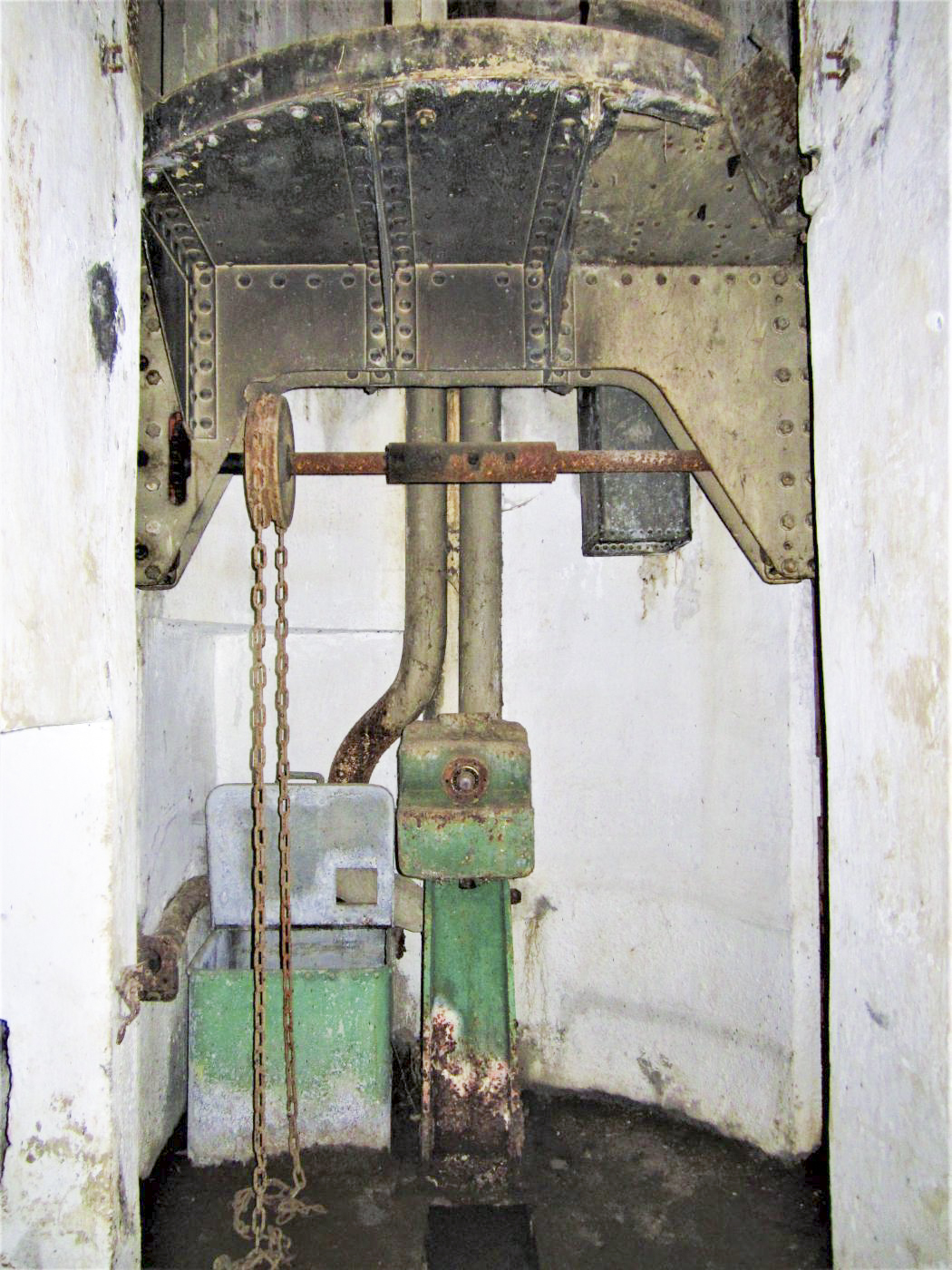 Ligne Maginot - BAMBIDERSTROFF SUD - C71 - (Casemate d'infanterie) - Puits de la cloche JM droite avec le plancher mobile en position basse