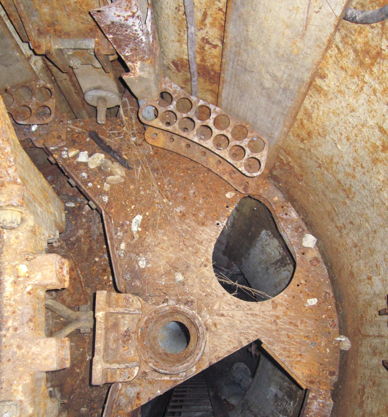 Ligne Maginot - EINSELING - A36 - (Ouvrage d'infanterie) - Cloche JM modifiée AM
Plancher fixe de la chambre de tir