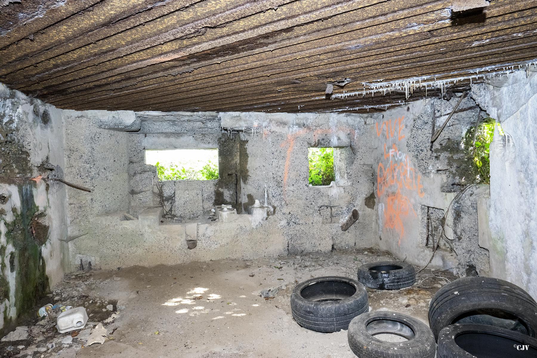 Ligne Maginot - A69 - PAVOT - (Blockhaus lourd type STG / STG-FCR - Double) - Les créneaux sud-est
