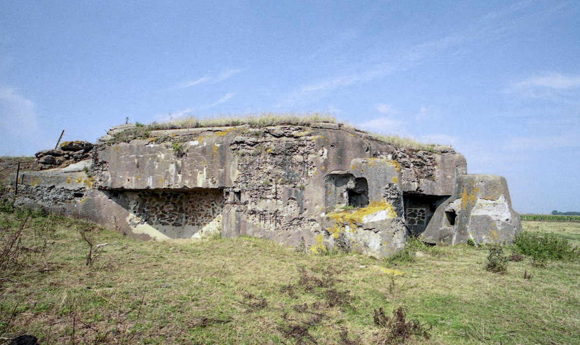 Ligne Maginot - CREVECOEUR - (Casemate d'infanterie - double) - 