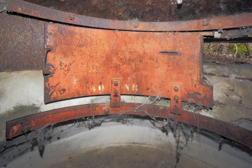 Ligne Maginot - ECLUSE D'HIRTZFELDEN NORD - (Blockhaus pour arme infanterie) - Détail du volet de la coupole - Les Gardiens du Rhin