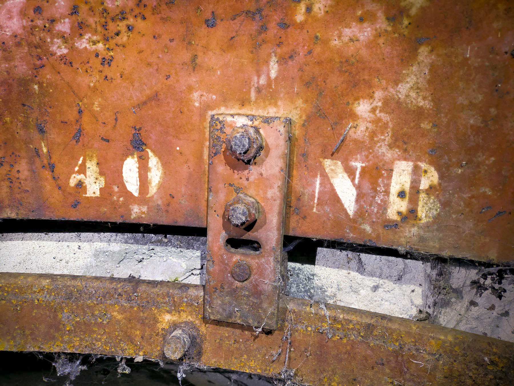 Ligne Maginot - ECLUSE D'HIRTZFELDEN NORD - (Blockhaus pour arme infanterie) - Détail du marquage sur le volet.