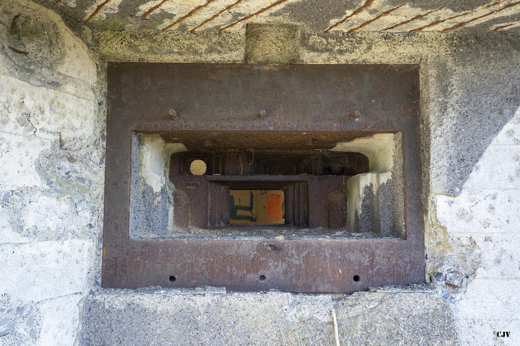 Ligne Maginot - B535 - BOIS-CRETE - (Blockhaus pour canon) - L'embrasure