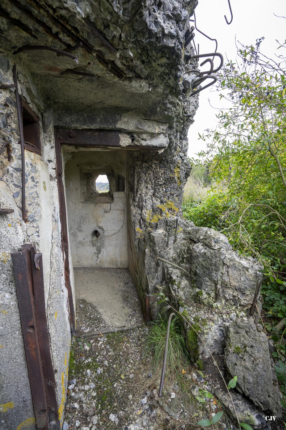 Ligne Maginot - B541 - PERCHE ROMPUE - (Blockhaus pour canon) - L'entrée pour les hommes est totalement dévasté