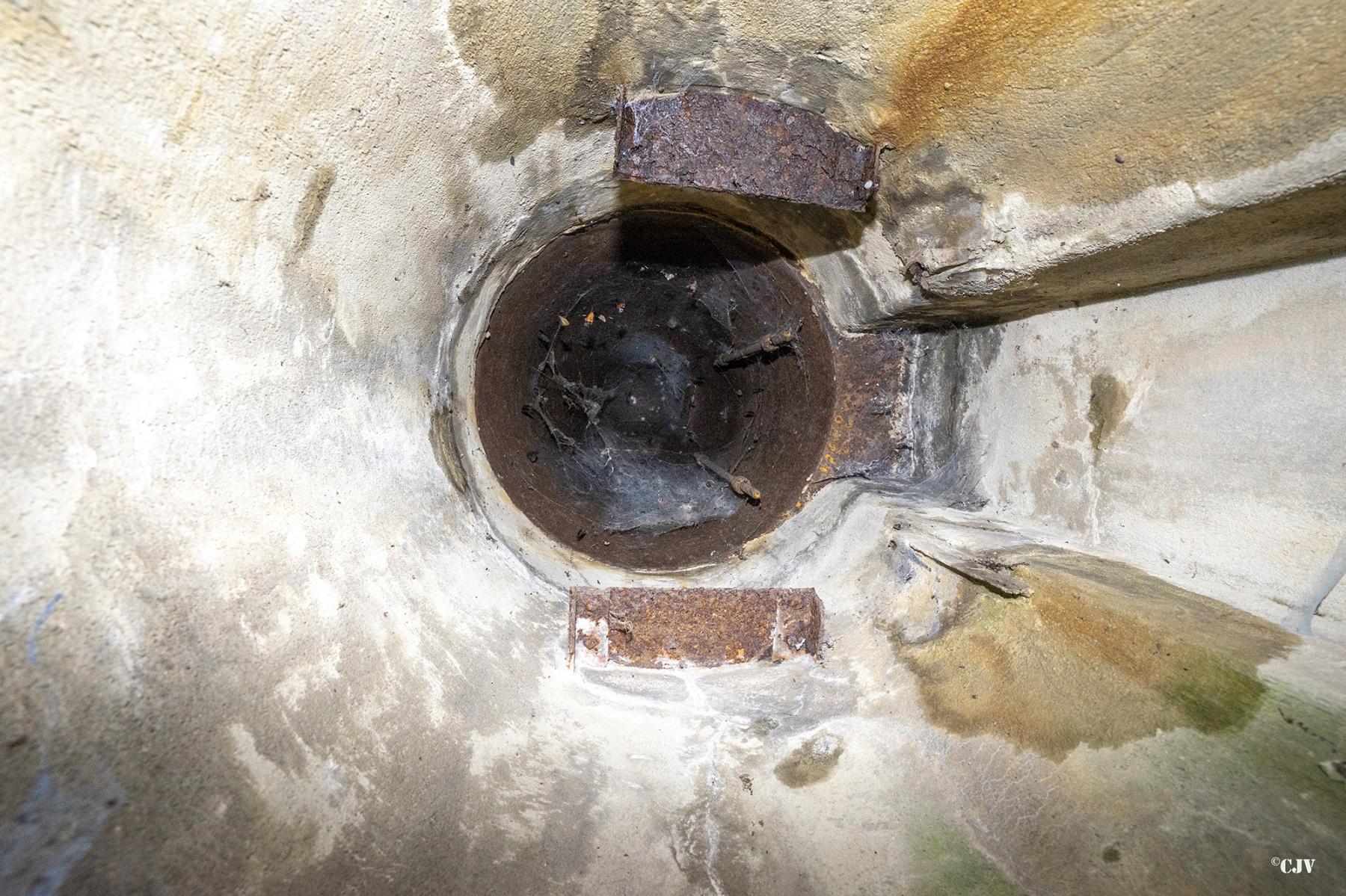 Ligne Maginot - B541 - PERCHE ROMPUE - (Blockhaus pour canon) - L'intérieur du cloche Valenciennes