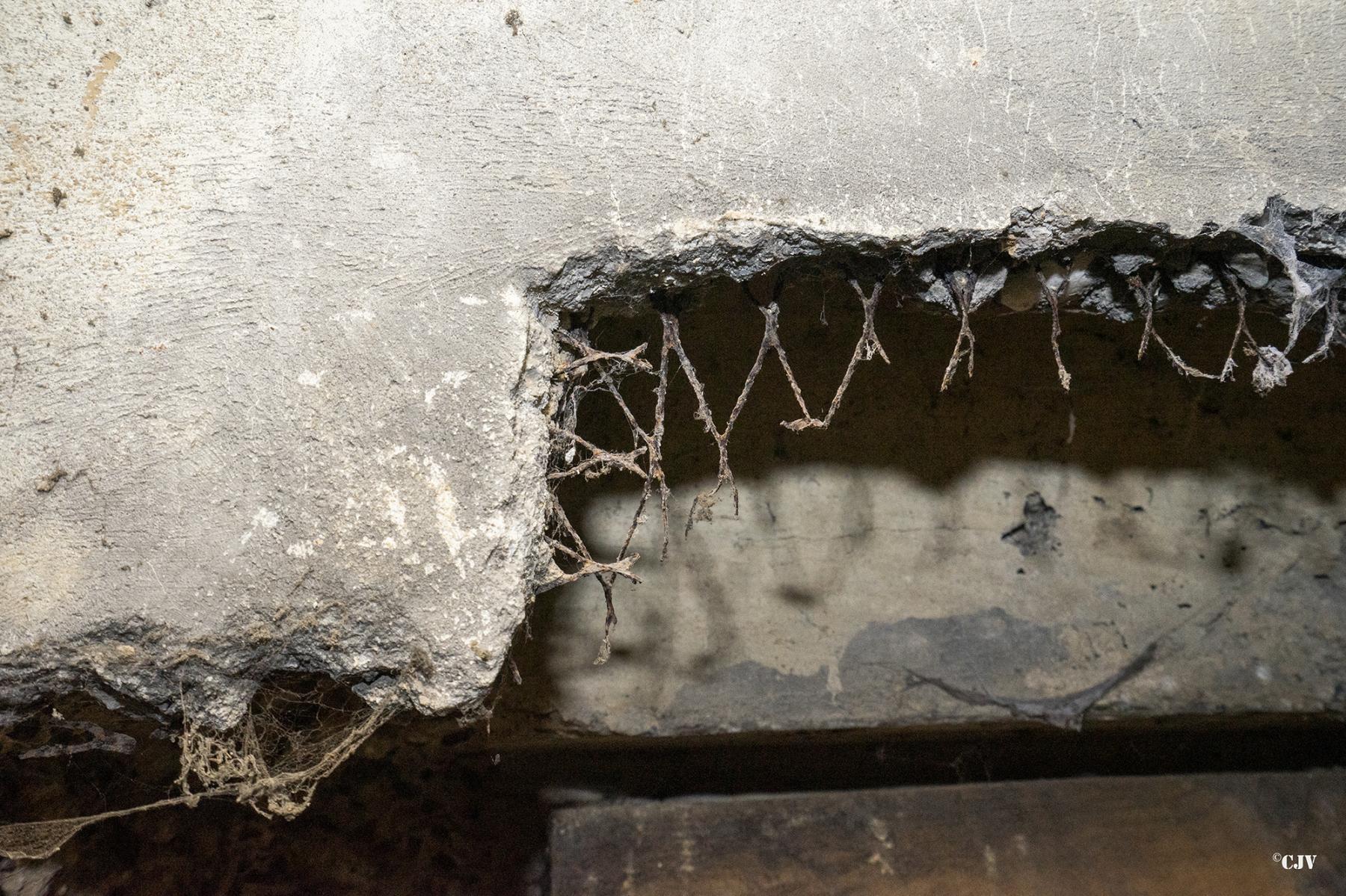 Ligne Maginot - B553 - FERME CAMBRON - (Blockhaus pour canon) - L’armement du crépi