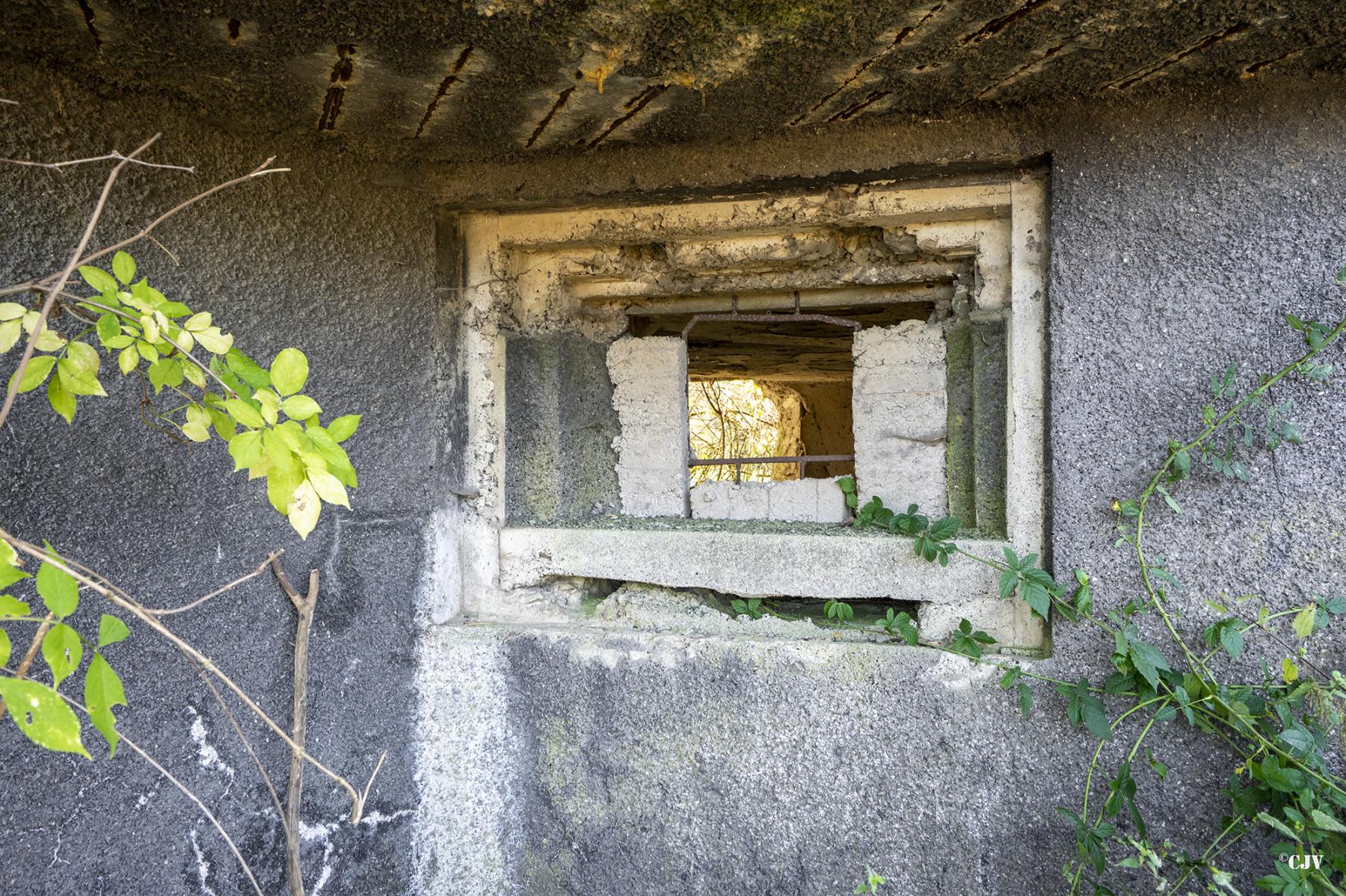 Ligne Maginot - B559 - LA BELLE-HOTESSE - (Blockhaus pour canon) - Le créneau est partiellement obturé