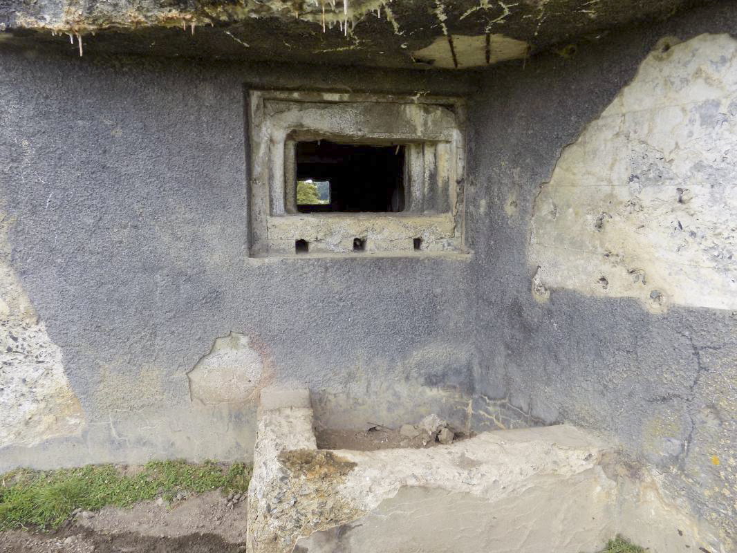 Ligne Maginot - B562 - CHEMIN DE FER EST - (Blockhaus pour canon) - Face droite, créneau AC