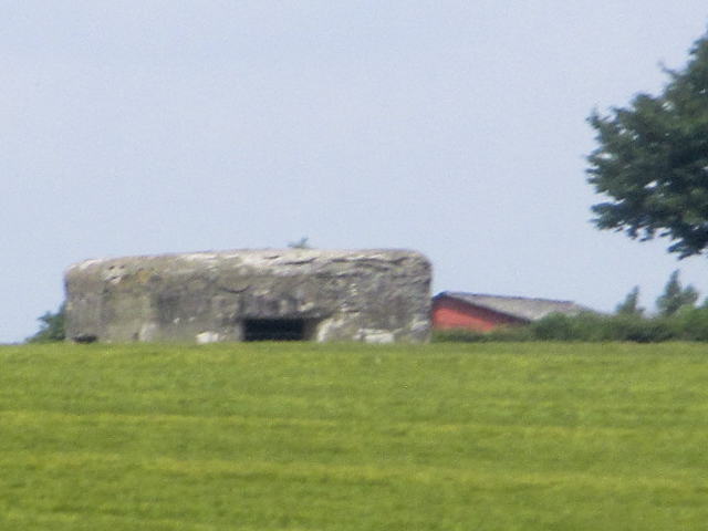 Ligne Maginot - B566bis - Le LOUVION (Blockhaus pour arme infanterie) - Photo prise de la D 932 - Route de Maubeuge.