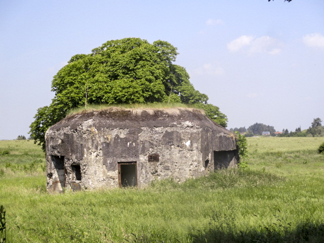 Ligne Maginot - B587 - MALPLAQUET EST - (Blockhaus pour canon) - Photo prise de la Chaussée Brunehaut.