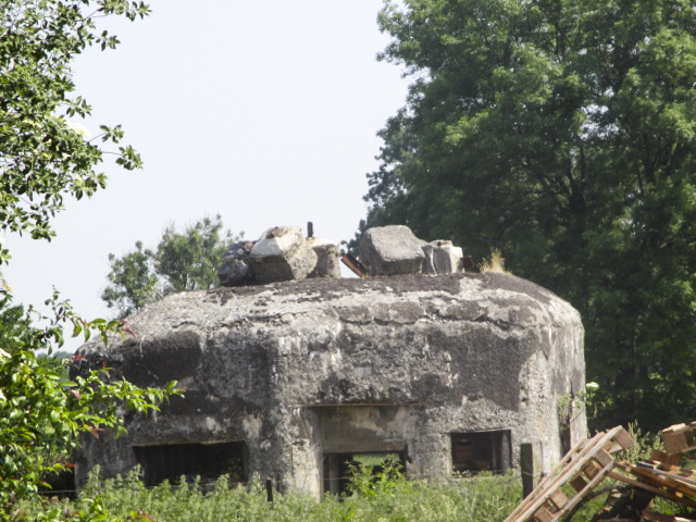 Ligne Maginot - B586 - MALPLAQUET OUEST - (Blockhaus pour canon) - Photographie prise de la rue des Tonneliers. - Smardz Félix