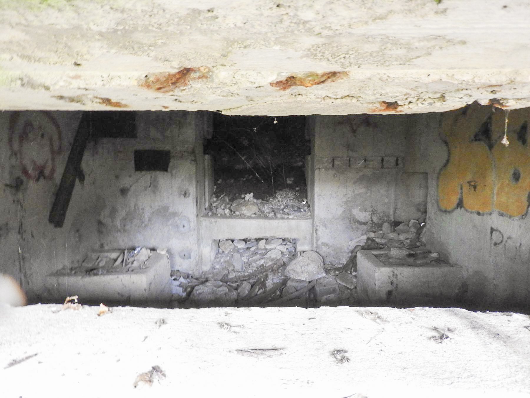 Ligne Maginot - GROSSEN FELD EST - (Blockhaus pour canon) - La chambre de tir vue depuis le créneaux. - STENGER Mathieu