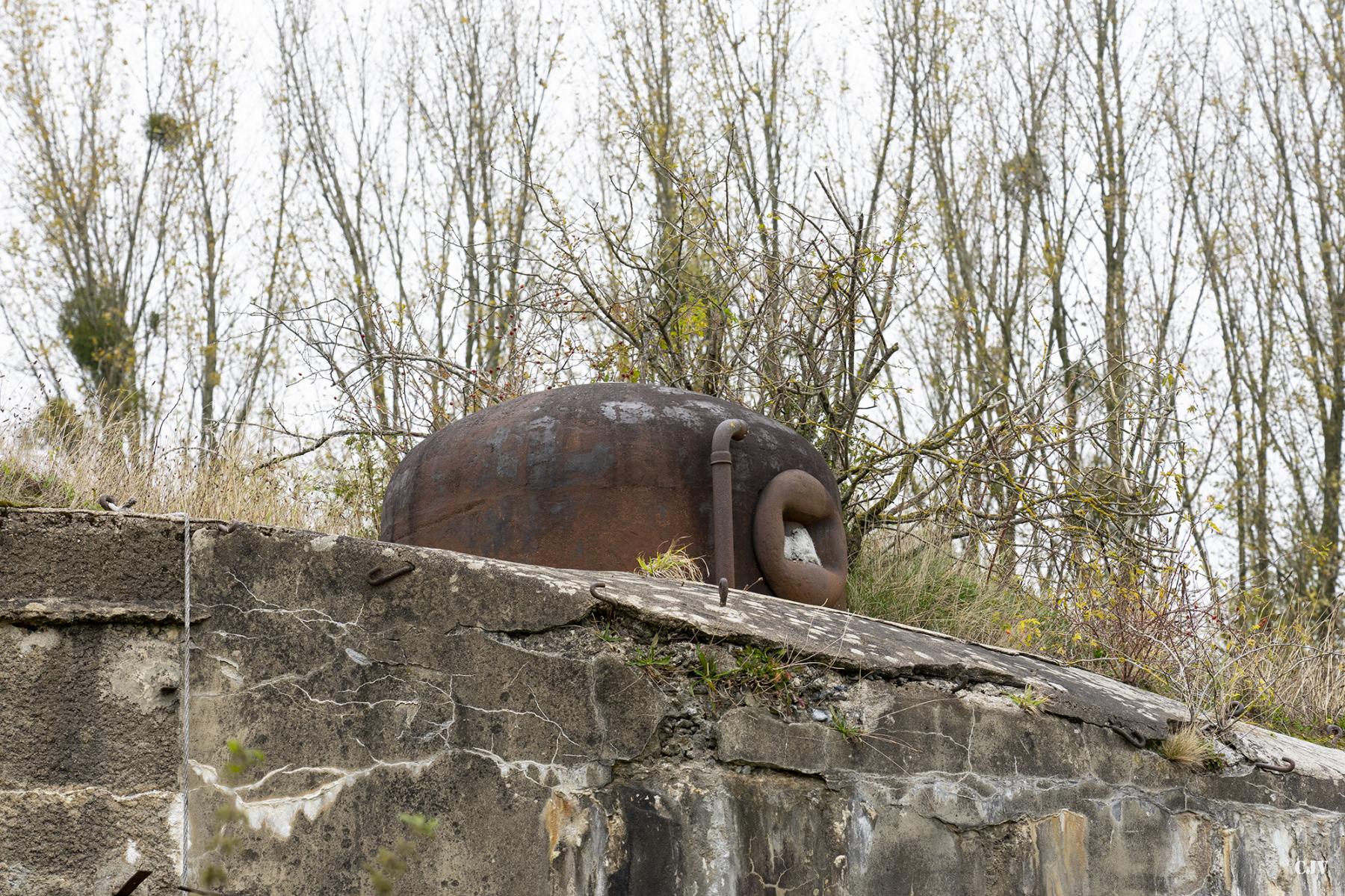 Ligne Maginot - C17 - GOMMEGNIES EST - (Casemate d'infanterie) - La cloche
