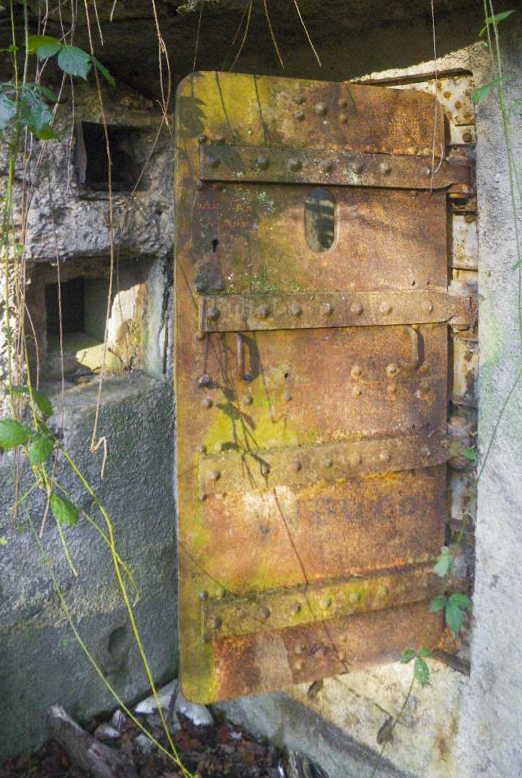 Ligne Maginot - C24 - VIVIER NUTHIAU EST - (Casemate d'infanterie) - Porte d'entrée