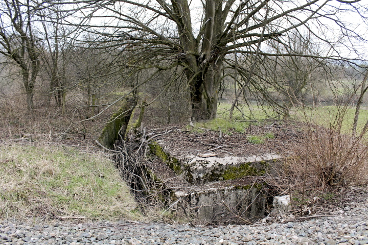 Ligne Maginot - BARRAGE 3 - (Blockhaus pour arme infanterie) - Une tranchée bétonnée partait du blockhaus vers le premier pertuis du barrage