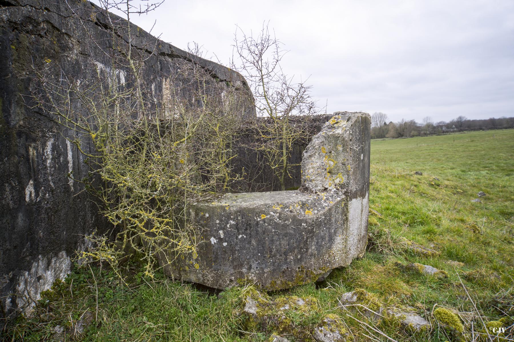 Ligne Maginot - T516BIS - (Blockhaus pour arme infanterie) - Les restes de la tourelle sont déplaces vers le blockhaus de la Ferme des Sarts