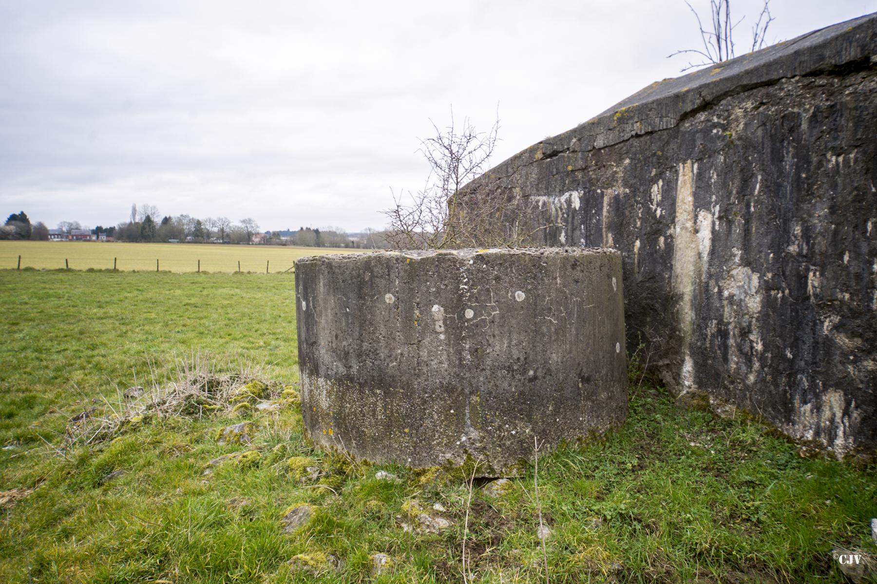 Ligne Maginot - T516BIS - (Blockhaus pour arme infanterie) - Les restes de la tourelle sont déplaces vers le blockhaus de la Ferme des Sarts