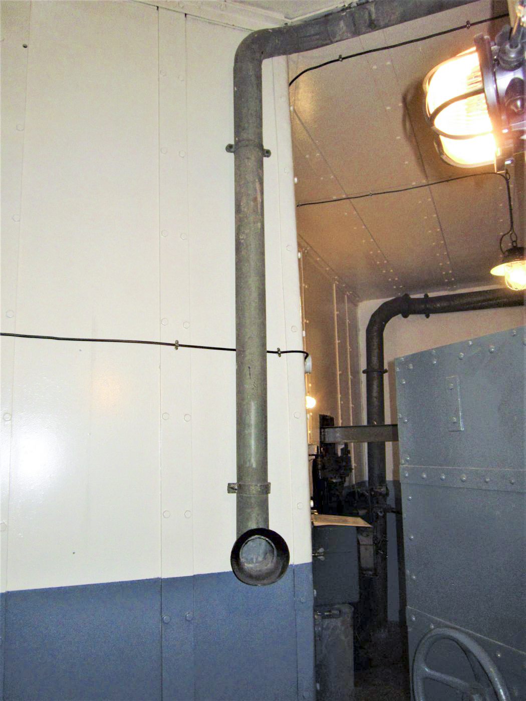 Ligne Maginot - MICHELSBERG - A22 - (Ouvrage d'artillerie) - Entrée mixte
Tuyau acoustique permettant la communication avec la cloche GFM - Gregory Fuchs