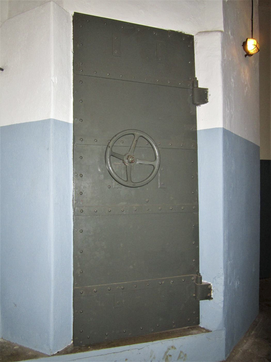 Ligne Maginot - MICHELSBERG - A22 - (Ouvrage d'artillerie) - Entrée mixte
Porte étanche de la cloche GFM - Gregory Fuchs