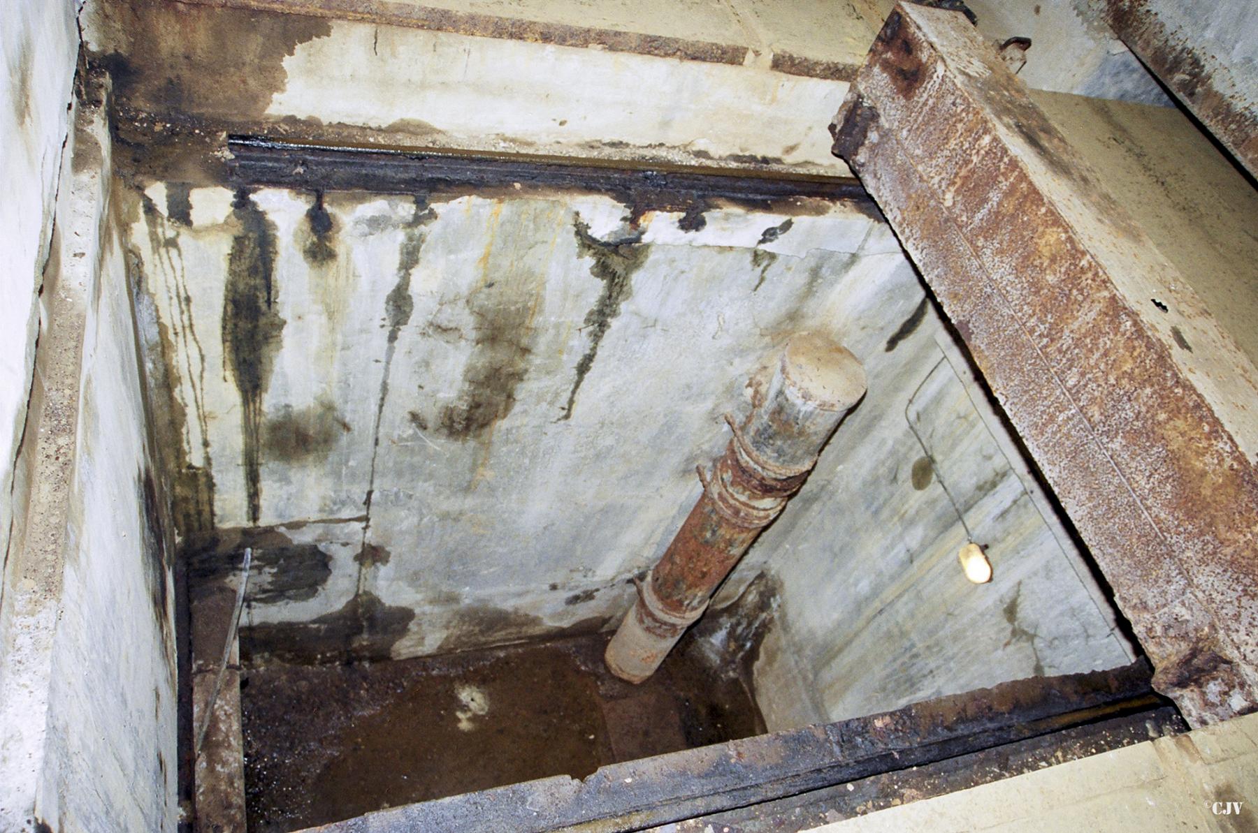 Ligne Maginot - MICHELSBERG - A22 - (Ouvrage d'artillerie) - Entrée mixte
Le pont roulant escamoté pour bloquer le passage aux véhicules blindés - Lia VERMEULEN