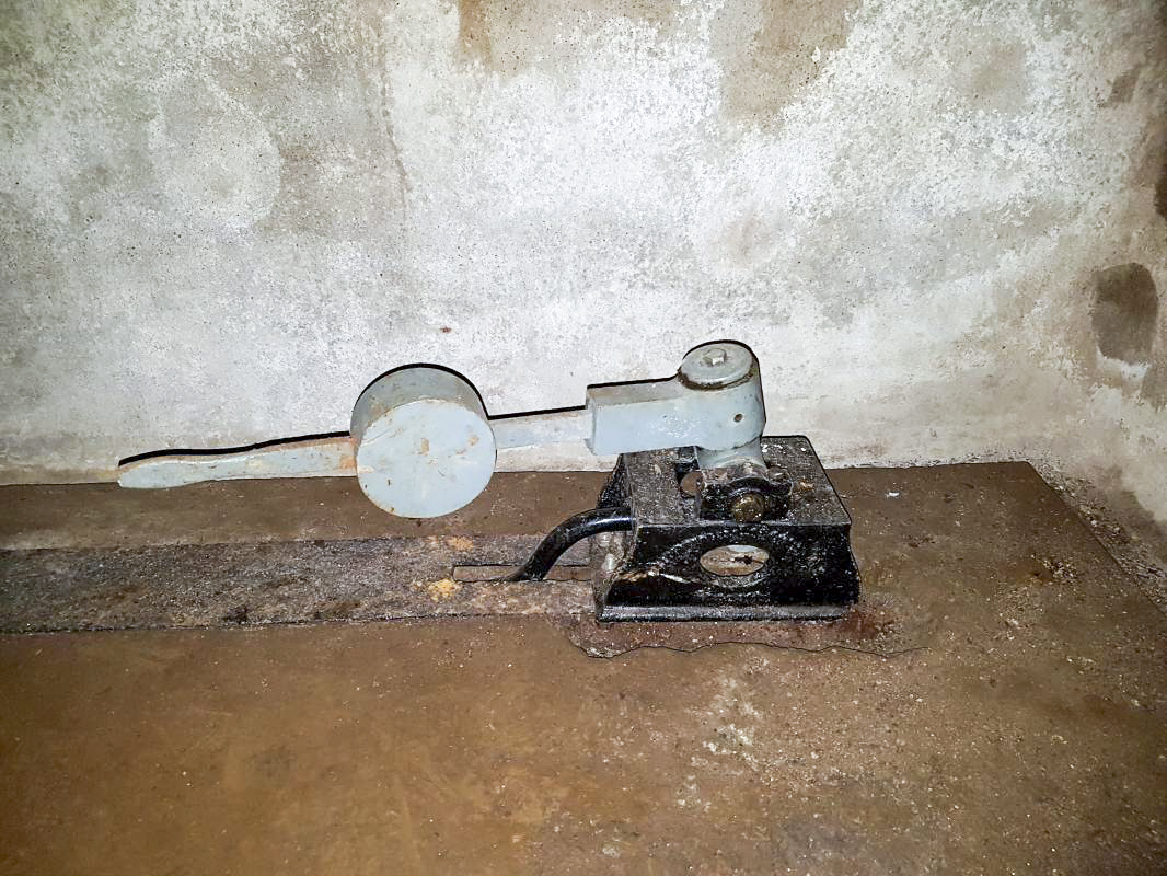 Ligne Maginot - MICHELSBERG - A22 - (Ouvrage d'artillerie) - Galerie d'entrée
Commande d'un aiguillage - ELLENA-CUNY