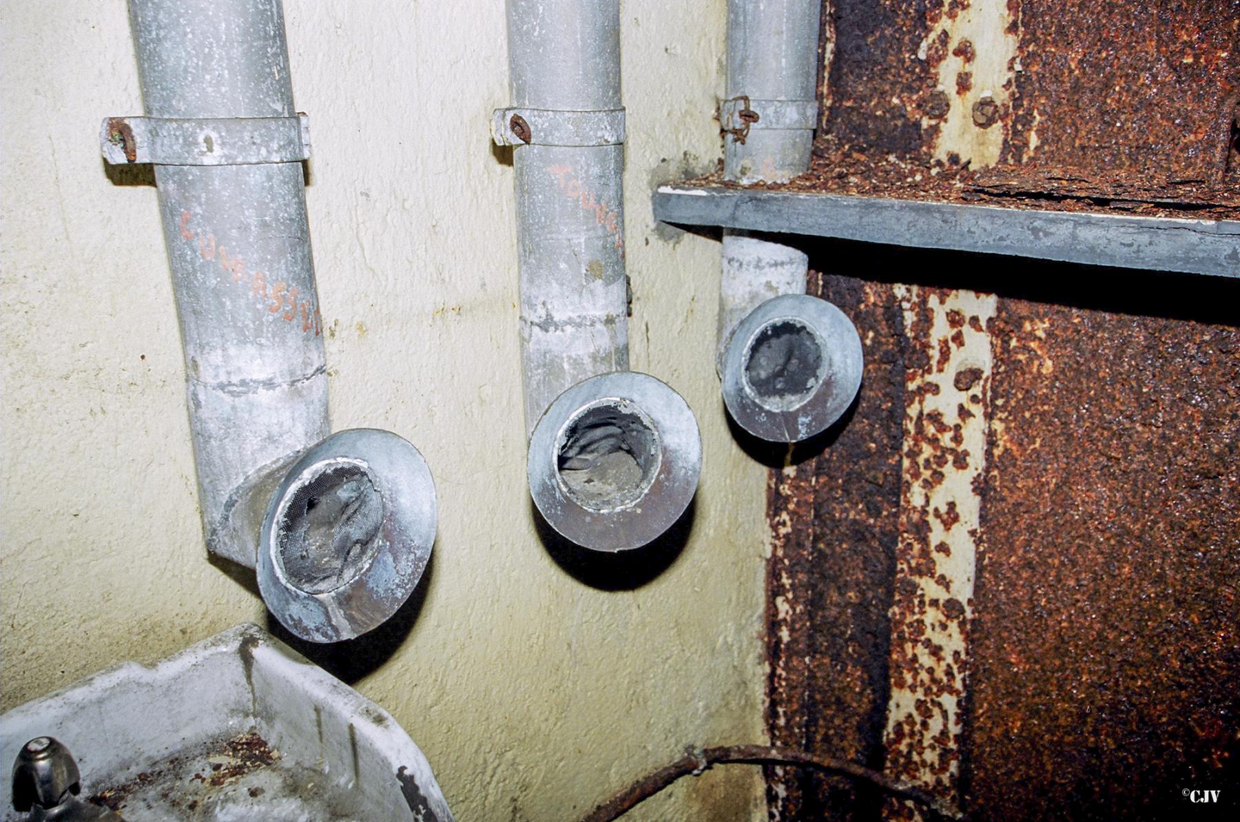 Ligne Maginot - MICHELSBERG - A22 - (Ouvrage d'artillerie) - Bloc 1
Tuyaux acoustiques - Lia VERMEULEN