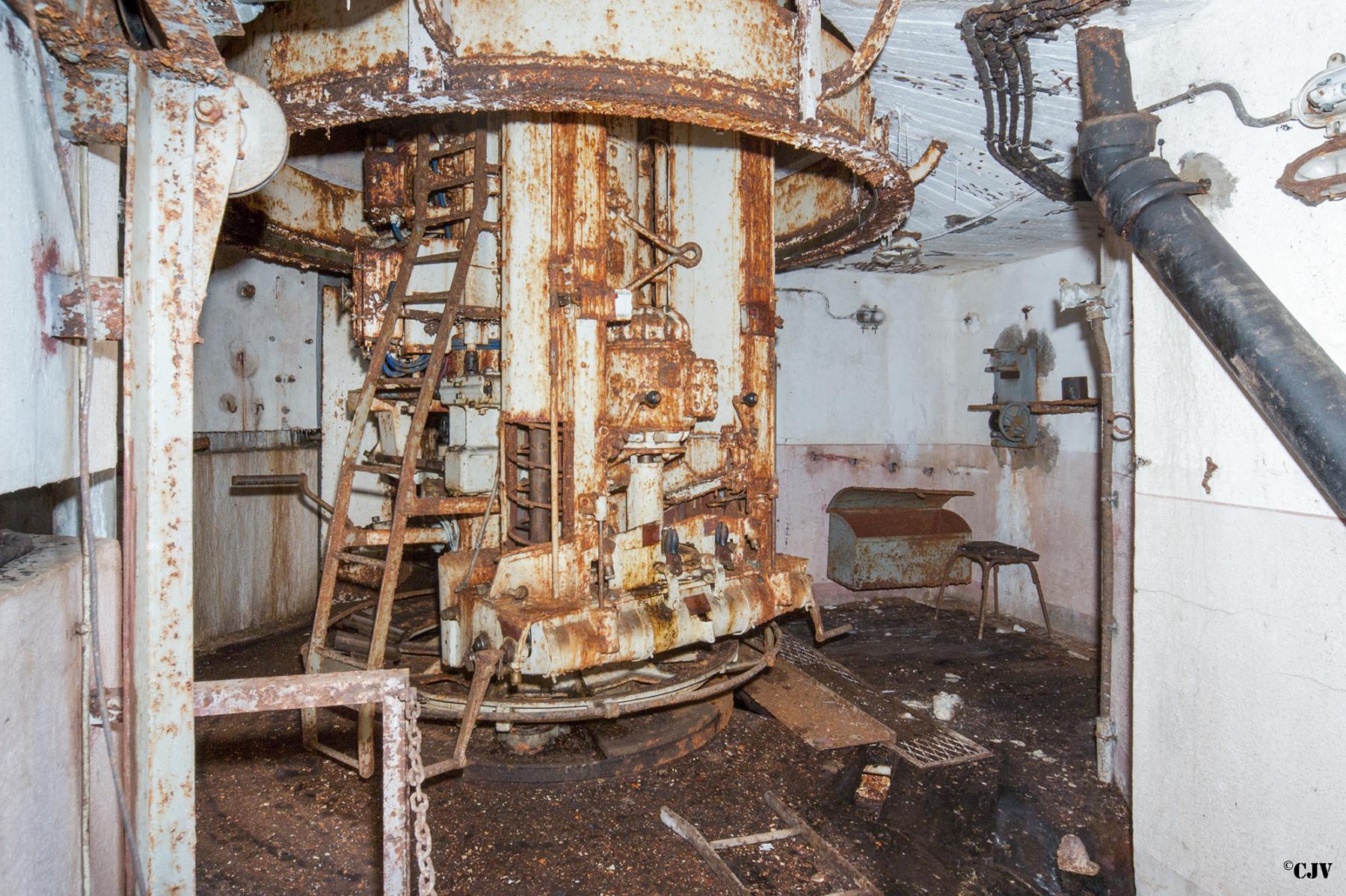 Ligne Maginot - MICHELSBERG - A22 - (Ouvrage d'artillerie) - Bloc 3
Etage intermédiaire de la tourelle - Lia VERMEULEN