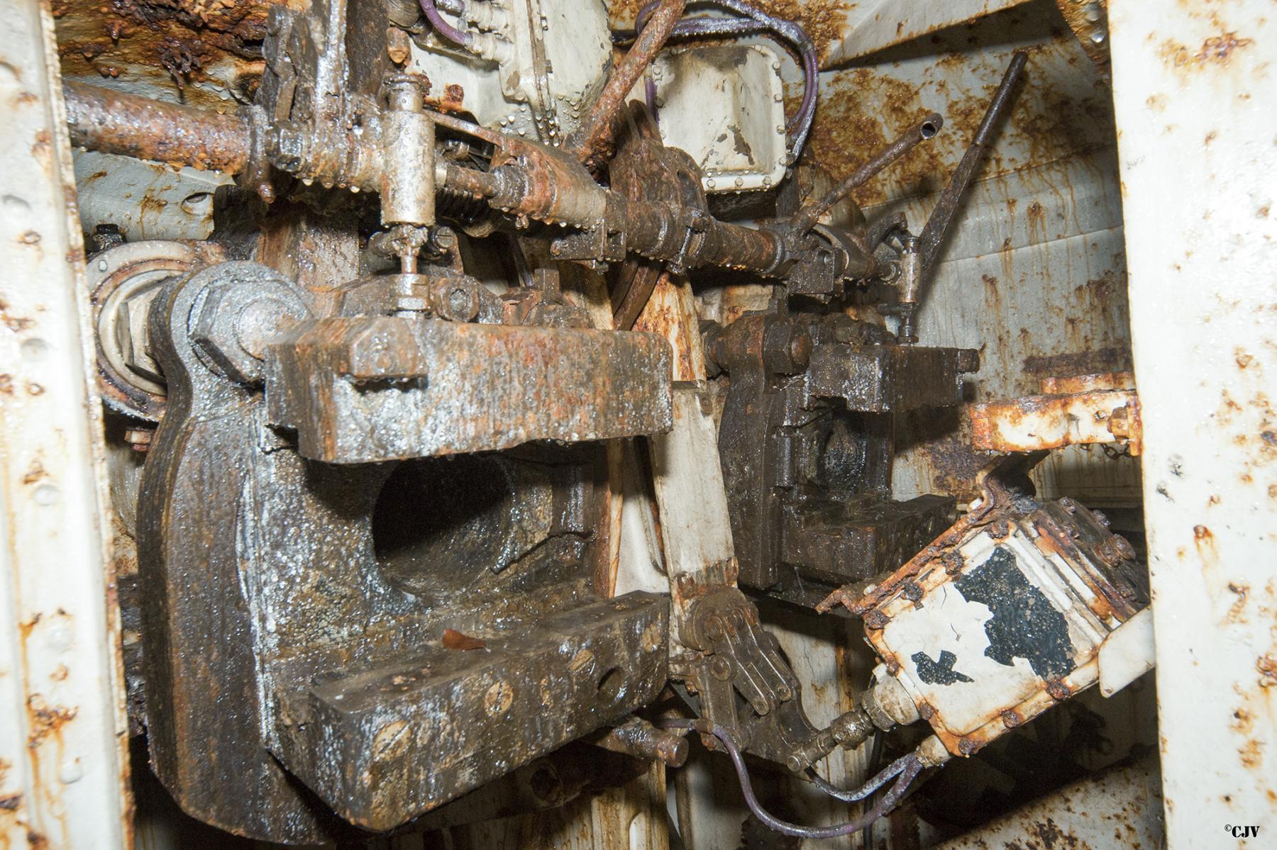 Ligne Maginot - MICHELSBERG - A22 - (Ouvrage d'artillerie) - Bloc 6
Chambre de tir de la tourelle
Culasses des tubes de 135  - Lia VERMEULEN