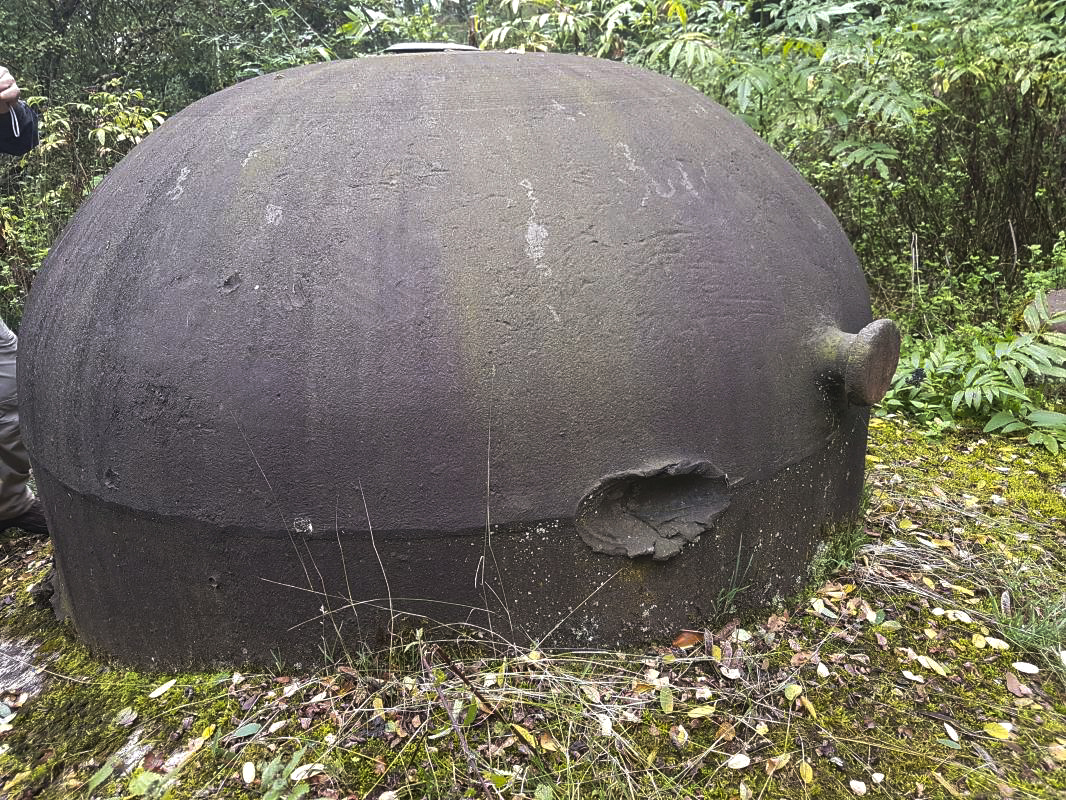 Ligne Maginot - MICHELSBERG - A22 - (Ouvrage d'artillerie) - Bloc 3
Impact sur une cloche GFM - ELLENA-CUNY