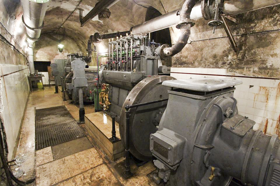 Ligne Maginot - MICHELSBERG - A22 - (Ouvrage d'artillerie) - L'usine électrique
Groupes électrogènes à moteur SGCM GVU 33 - GRAMI