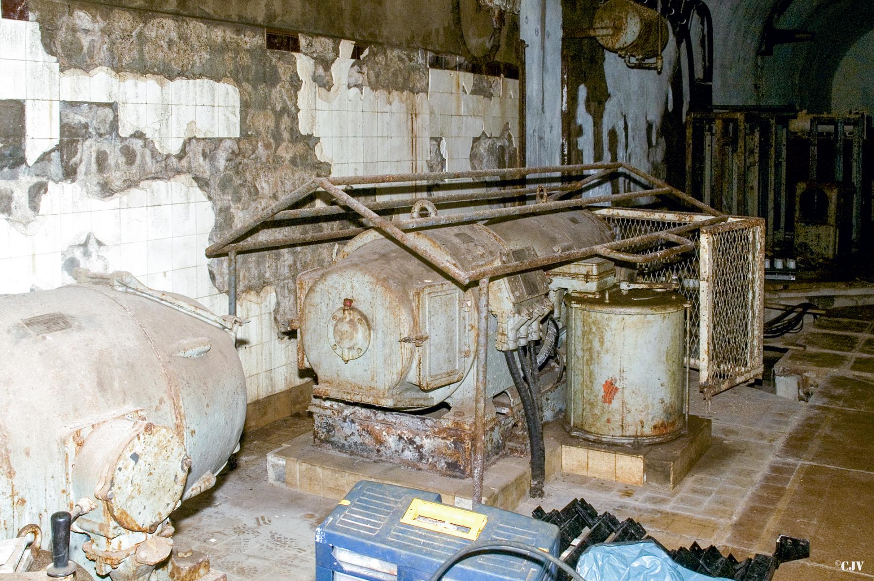 Ligne Maginot - MICHELSBERG - A22 - (Ouvrage d'artillerie) - L'usine électrique
Groupes convertisseurs - Lia VERMEULEN