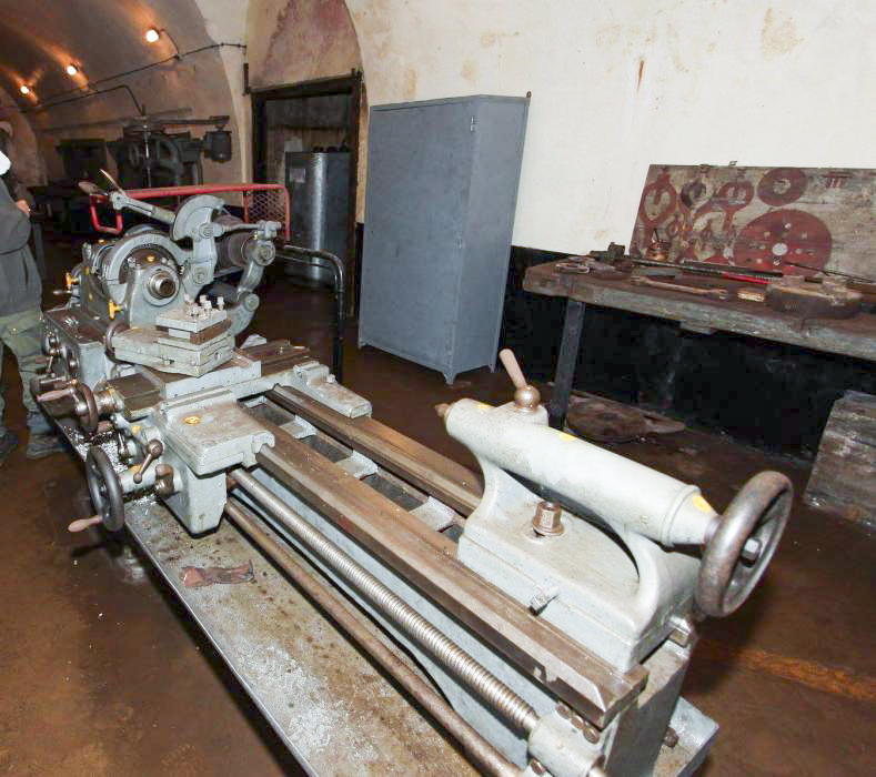 Ligne Maginot - MICHELSBERG - A22 - (Ouvrage d'artillerie) - L'atelier du génie 
Le tour - GRAMI