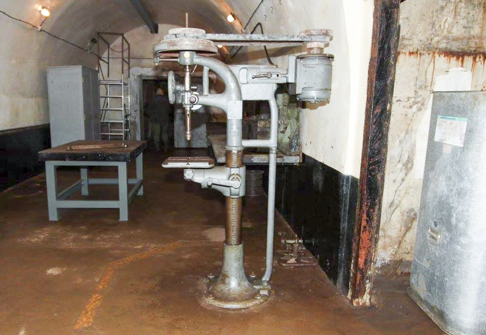 Ligne Maginot - MICHELSBERG - A22 - (Ouvrage d'artillerie) - L'atelier du génie 
La perceuse à colonne - GRAMI