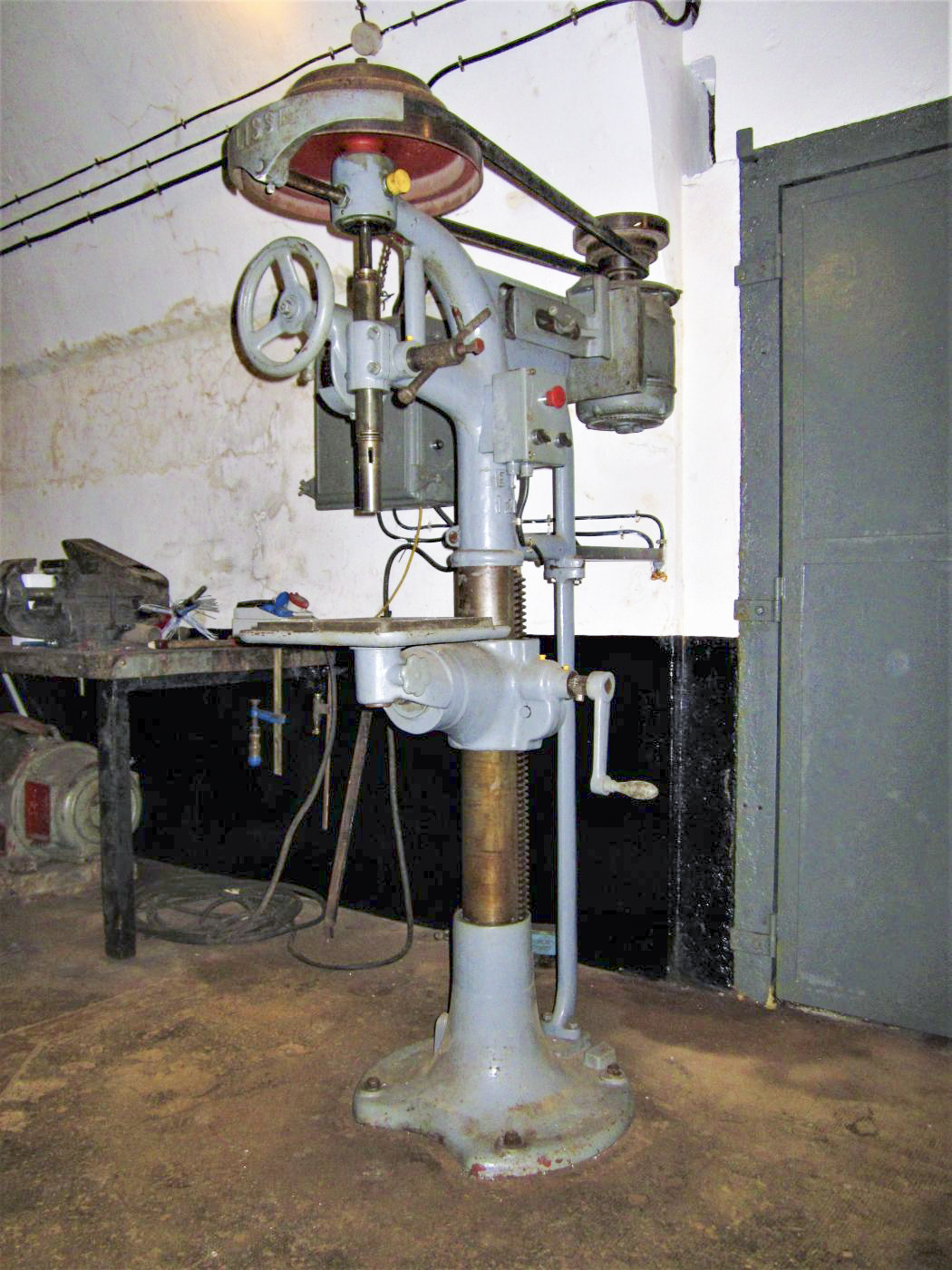 Ligne Maginot - MICHELSBERG - A22 - (Ouvrage d'artillerie) - L'atelier du génie
La perceuse à colonne en état de fonctionnement - Gregory Fuchs