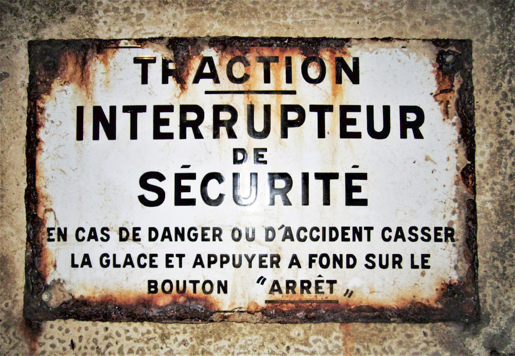 Ligne Maginot - MICHELSBERG - A22 - (Ouvrage d'artillerie) - Panneau de l'interrupteur de sécurité de la traction - Gregory Fuchs