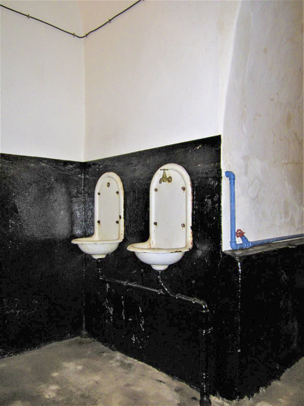 Ligne Maginot - MICHELSBERG - A22 - (Ouvrage d'artillerie) - L'atelier du génie
Lavabos - Gregory Fuchs