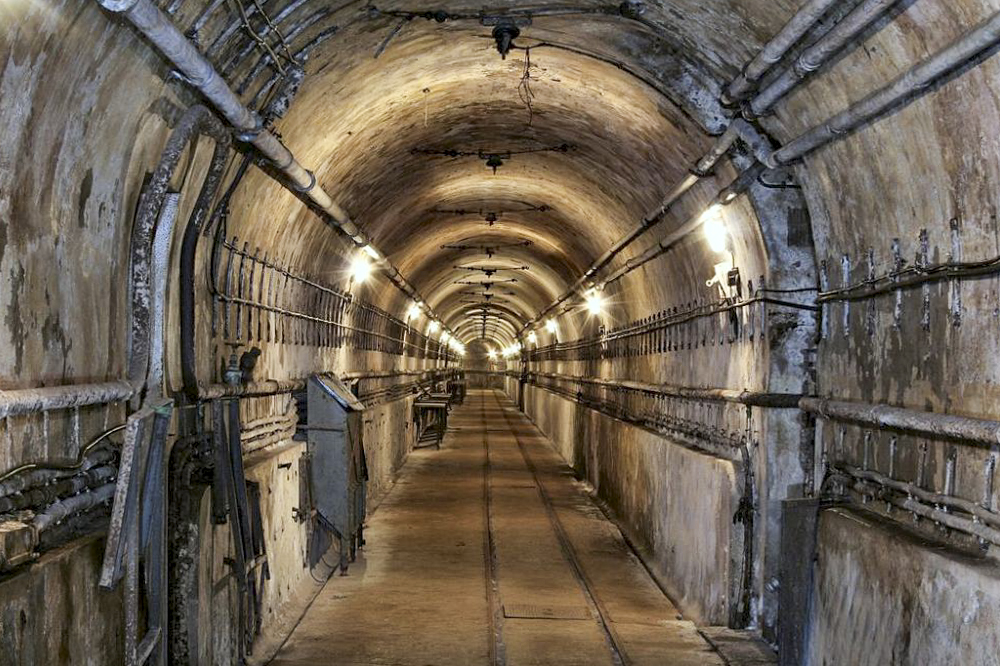 Ligne Maginot - MICHELSBERG - A22 - (Ouvrage d'artillerie) - Galerie principale à la hauteur du casernement - DrAlzheimer