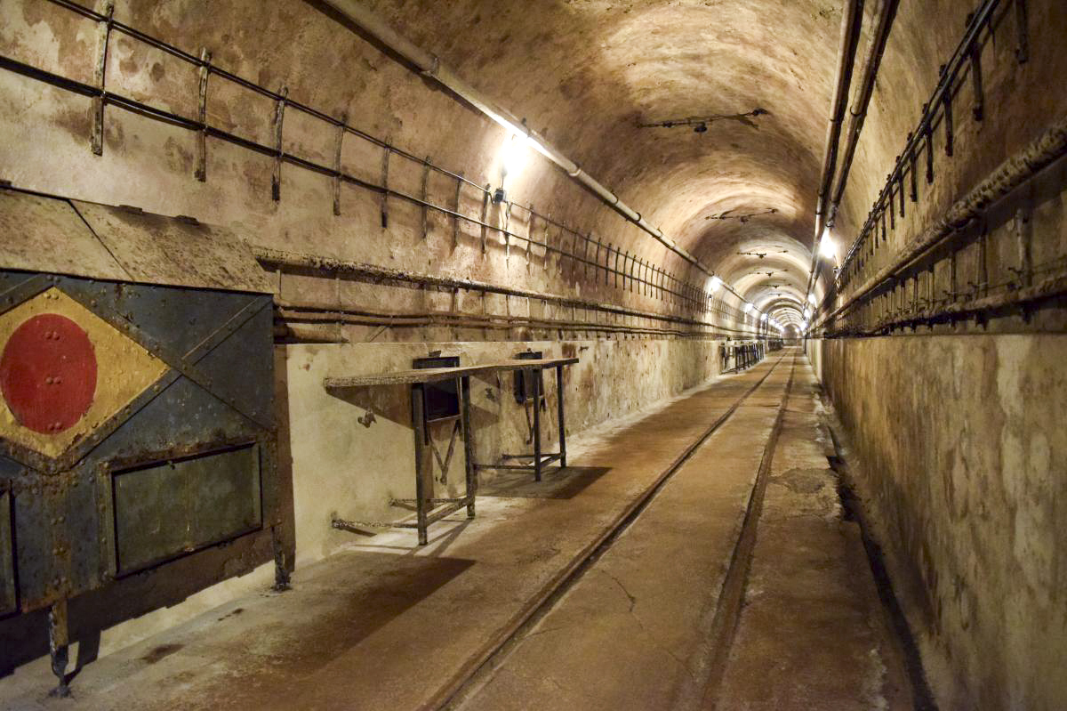 Ligne Maginot - MICHELSBERG - A22 - (Ouvrage d'artillerie) - Galerie principale à la hauteur du casernement - Yves NOEL