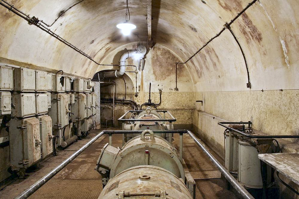 Ligne Maginot - MICHELSBERG - A22 - (Ouvrage d'artillerie) - La sous station électrique et ses groupes convertisseurs - DrAlzheimer
