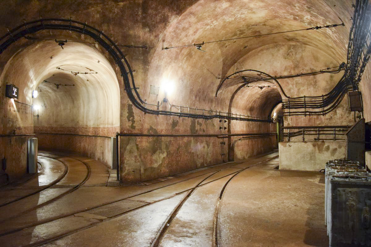 Ligne Maginot - MICHELSBERG - A22 - (Ouvrage d'artillerie) - Galerie principale au niveau de l'intersection vers le bloc 5 - Yves NOEL