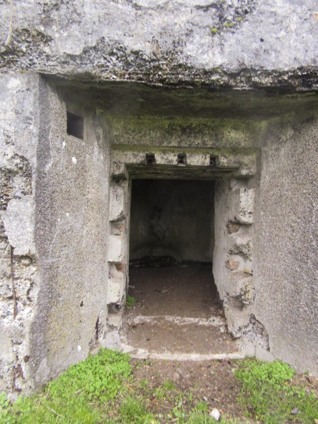 Ligne Maginot - B400 - COLINIERE - (Blockhaus pour canon) - Entrée du bloc - denismdb